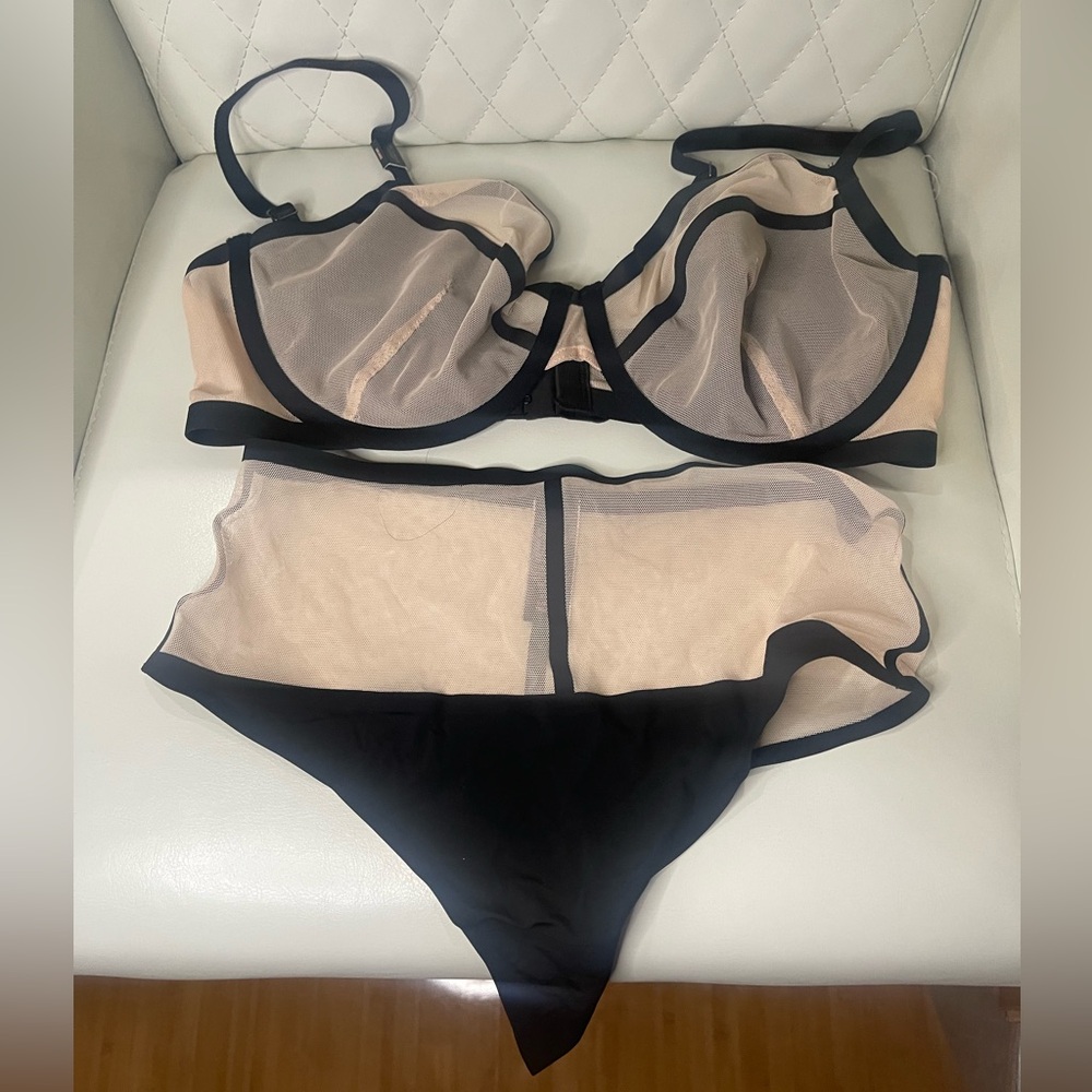 NewVictoria's Secret unlined BRA ➕ thong panty SET